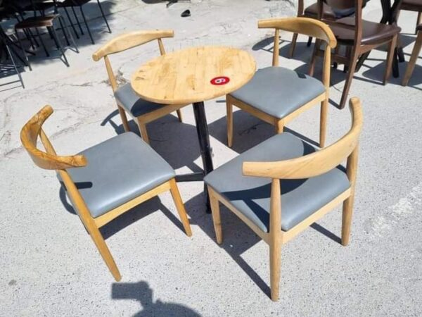 Bàn ghế gỗ cafe Bull